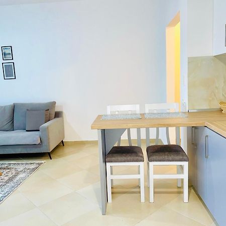 Divjaka Apartments 3 - City Center ภายนอก รูปภาพ