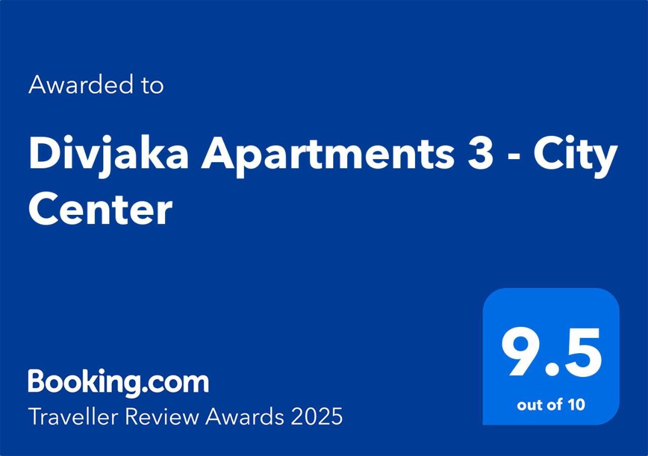 Divjaka Apartments 3 - City Center ภายนอก รูปภาพ